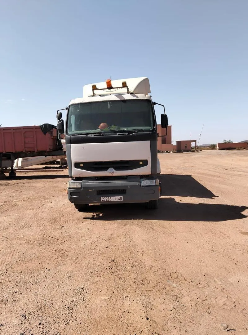 Tracteur routier Renault 385