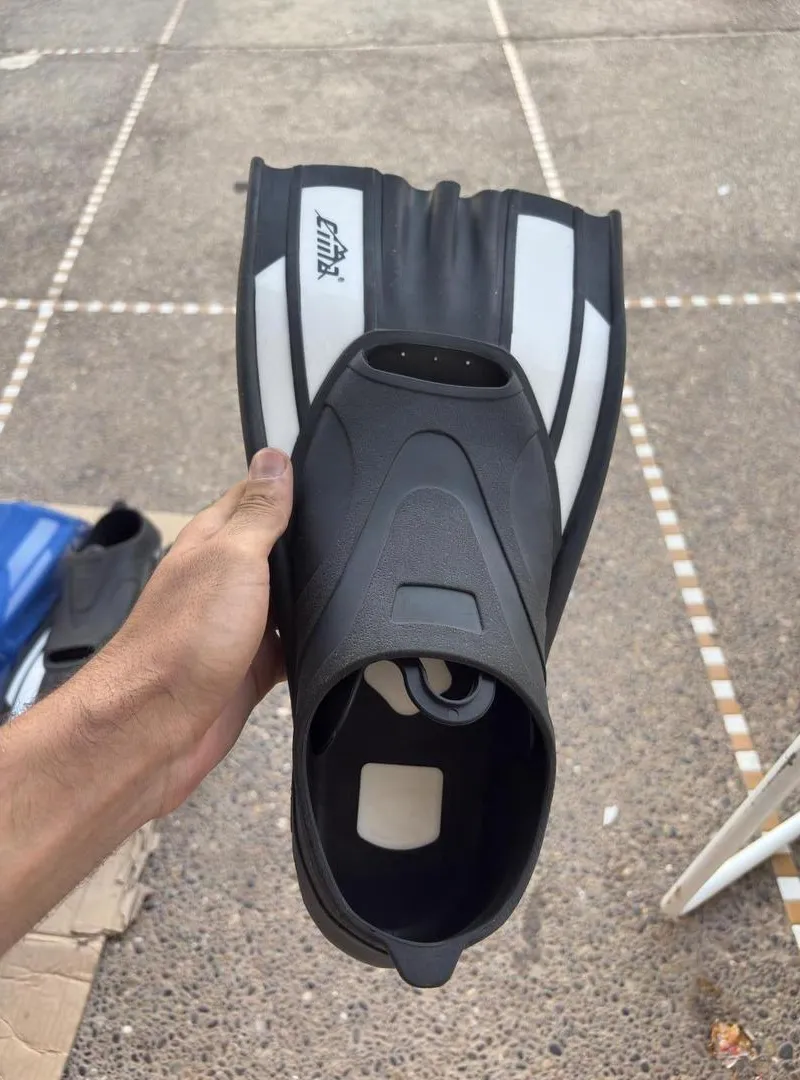 Palmes de natation neuves