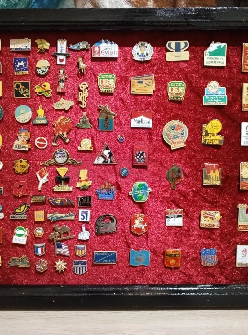 Ensemble de broches françaises rares