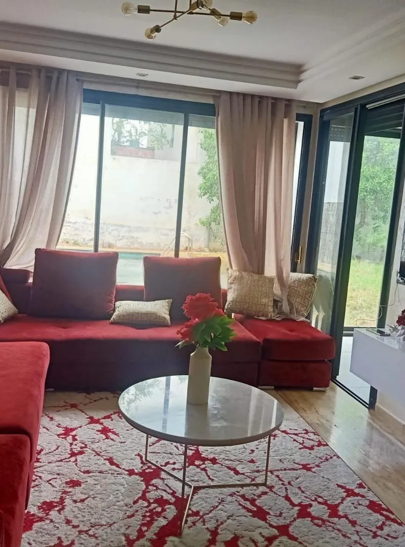 REZ DE JARDIN MEUBLÉ AVEC PISCINE À LOUER À DAR BOUAZZA