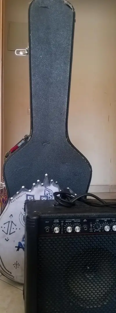 Boîte de guitare et ampli