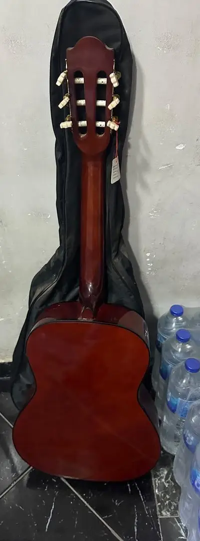 Guitare neuve Santar originale