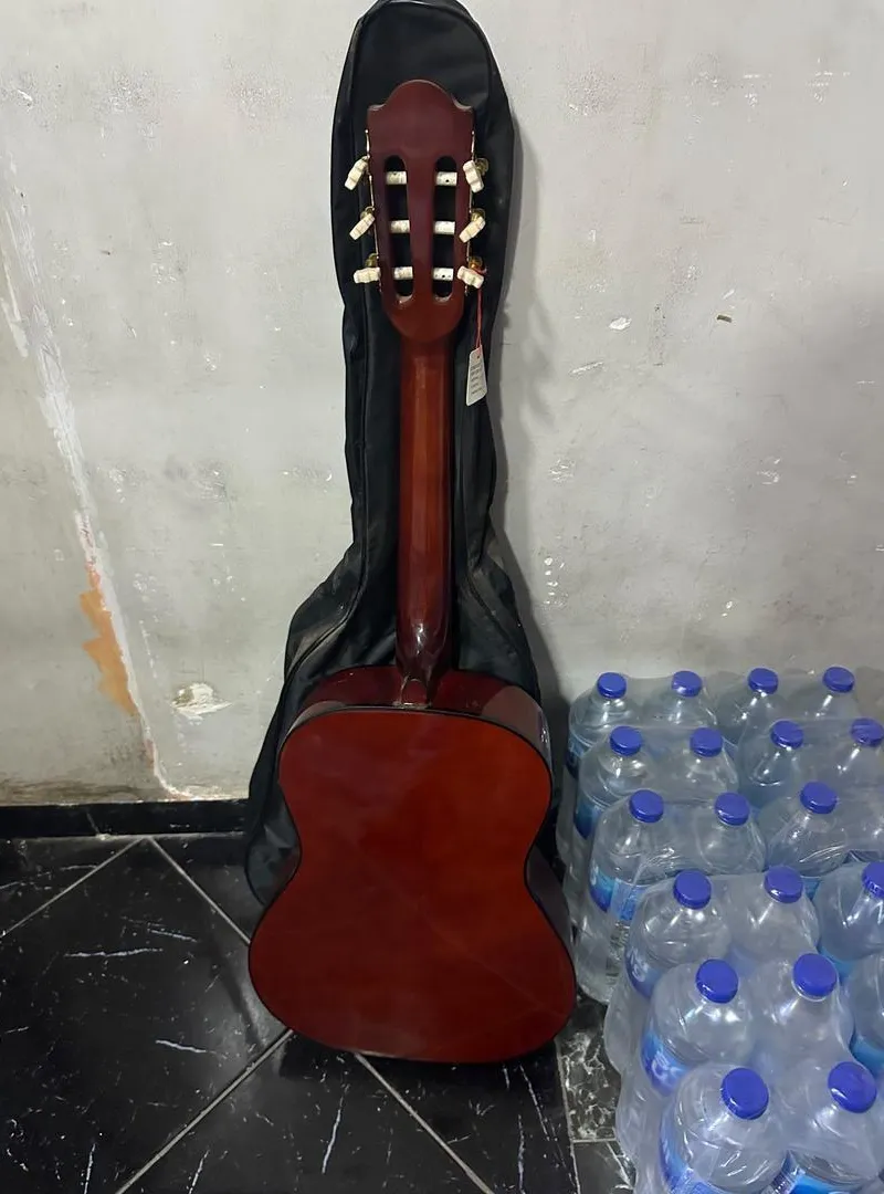 Guitare neuve Santar originale