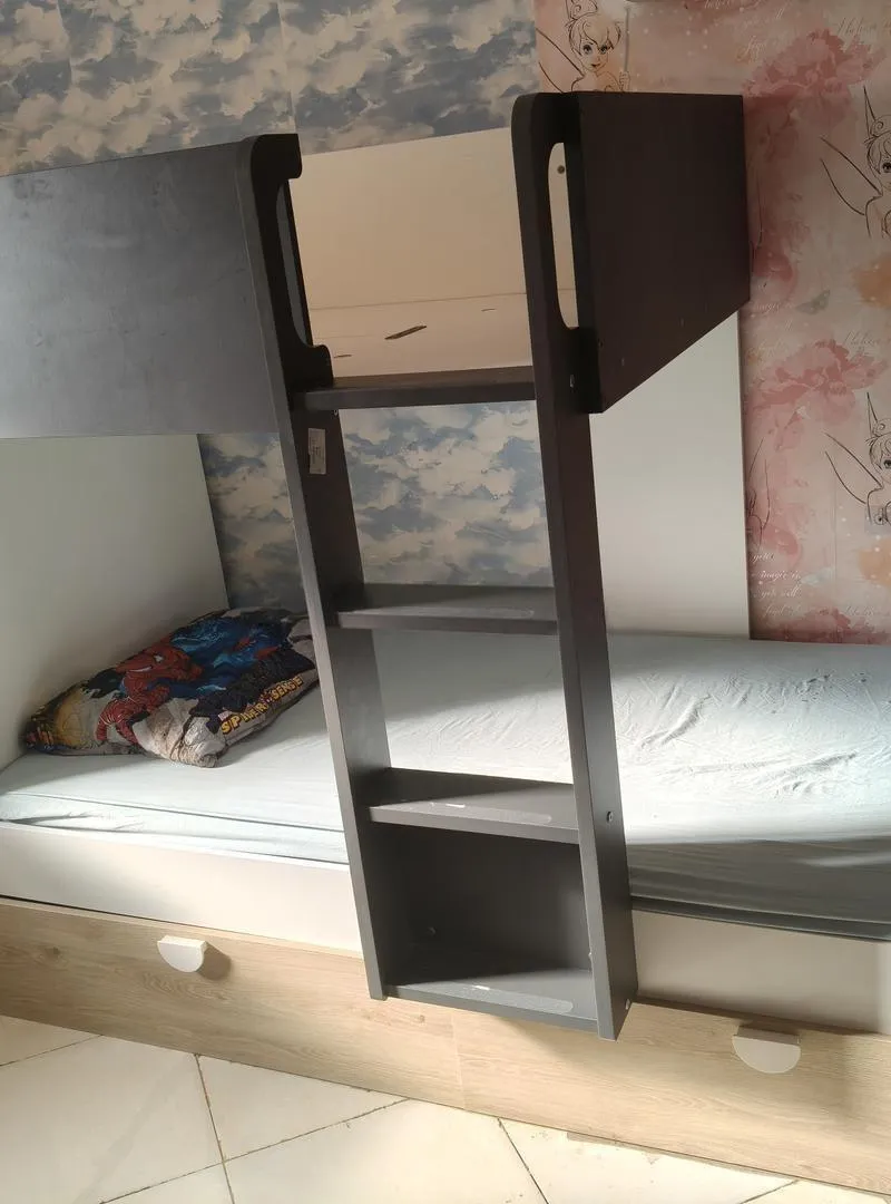 Lit bébé en bon état