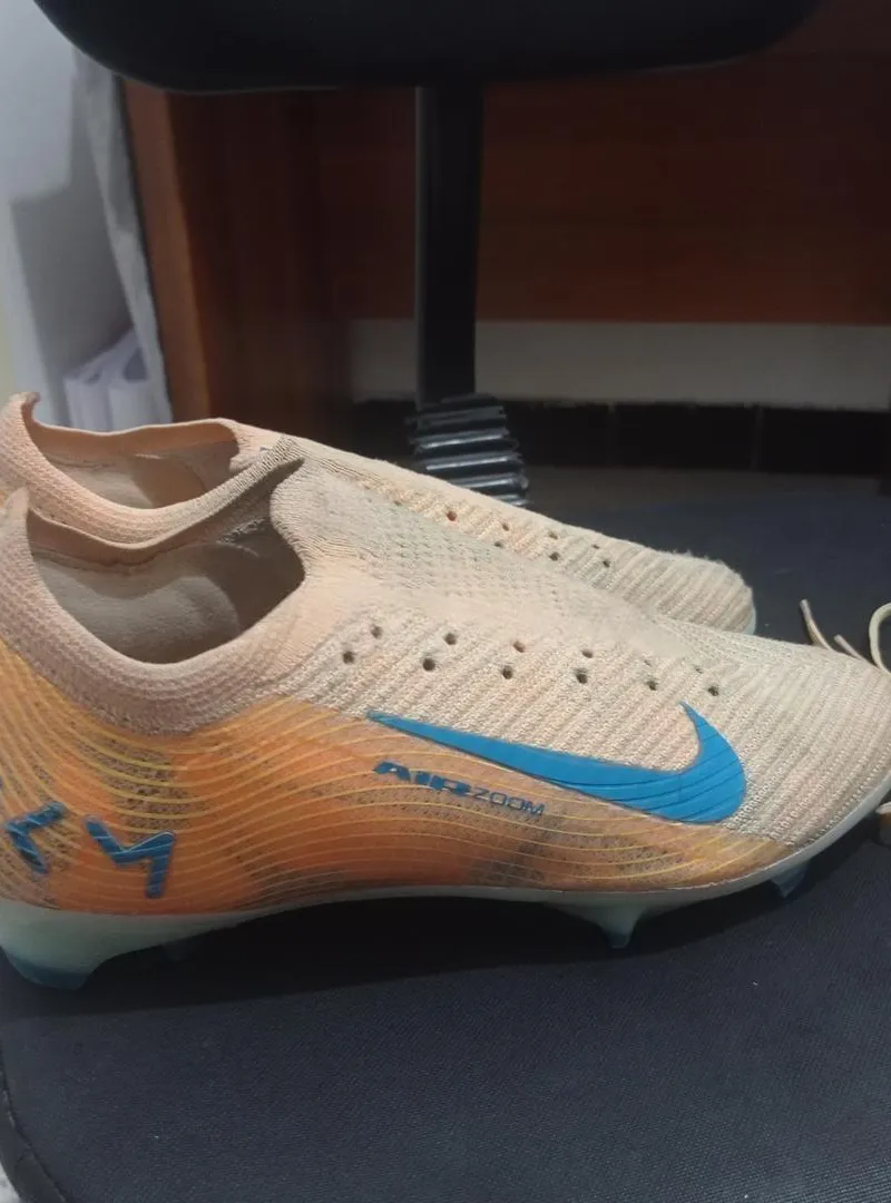 Chaussures Kylian Mbappé taille 42
