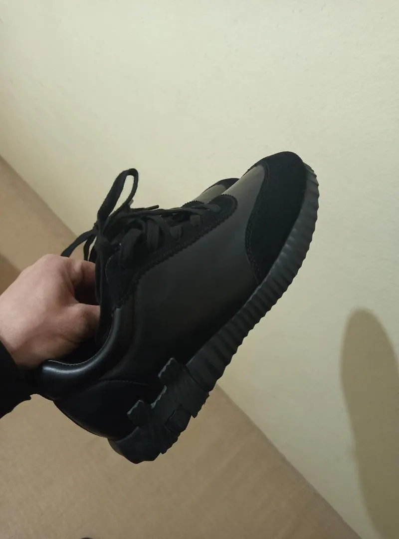 Chaussures de sport noires élégantes taille 41 neuves