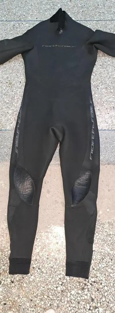 Vêtements de plage quasi neufs