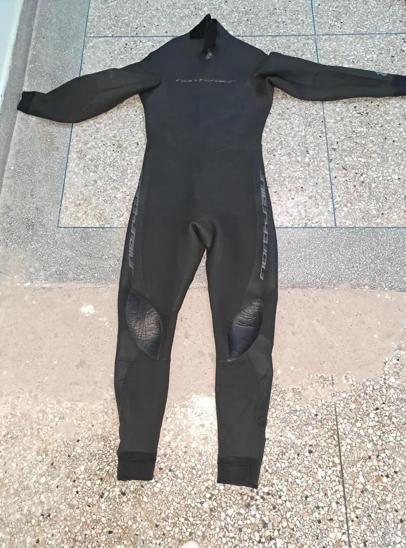 Vêtements de plage quasi neufs
