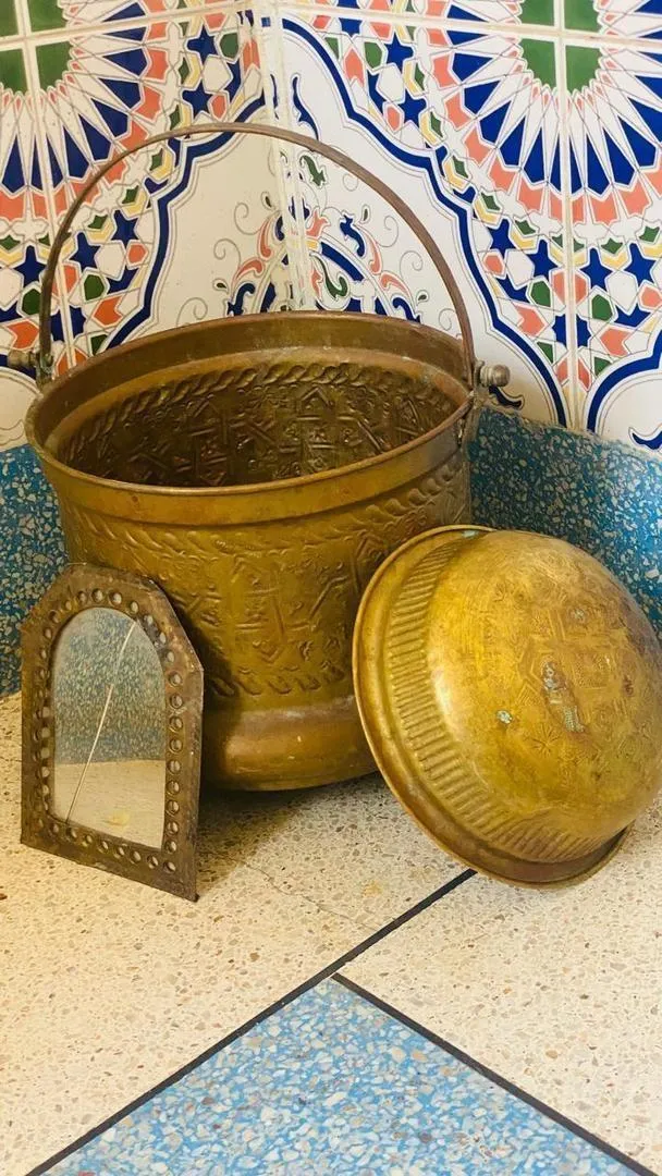 Seau de bain ancien en cuivre authentique gravé