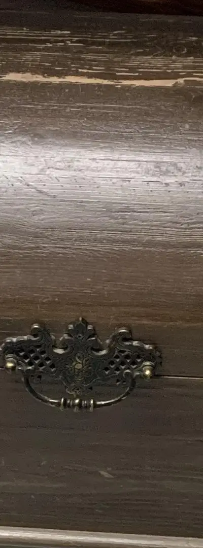 Coffre ancien en bois de cèdre