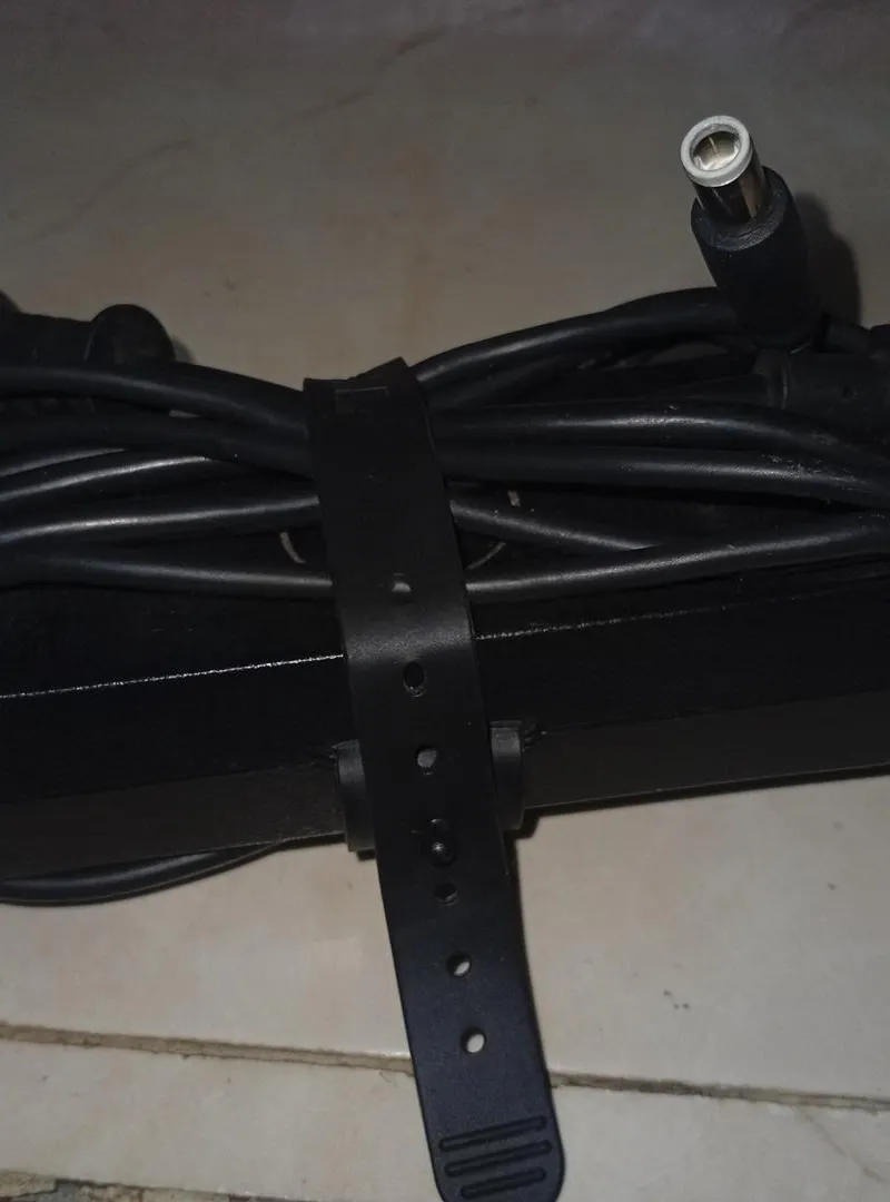 Chargeur Dell Original très propre et fonctionne bien