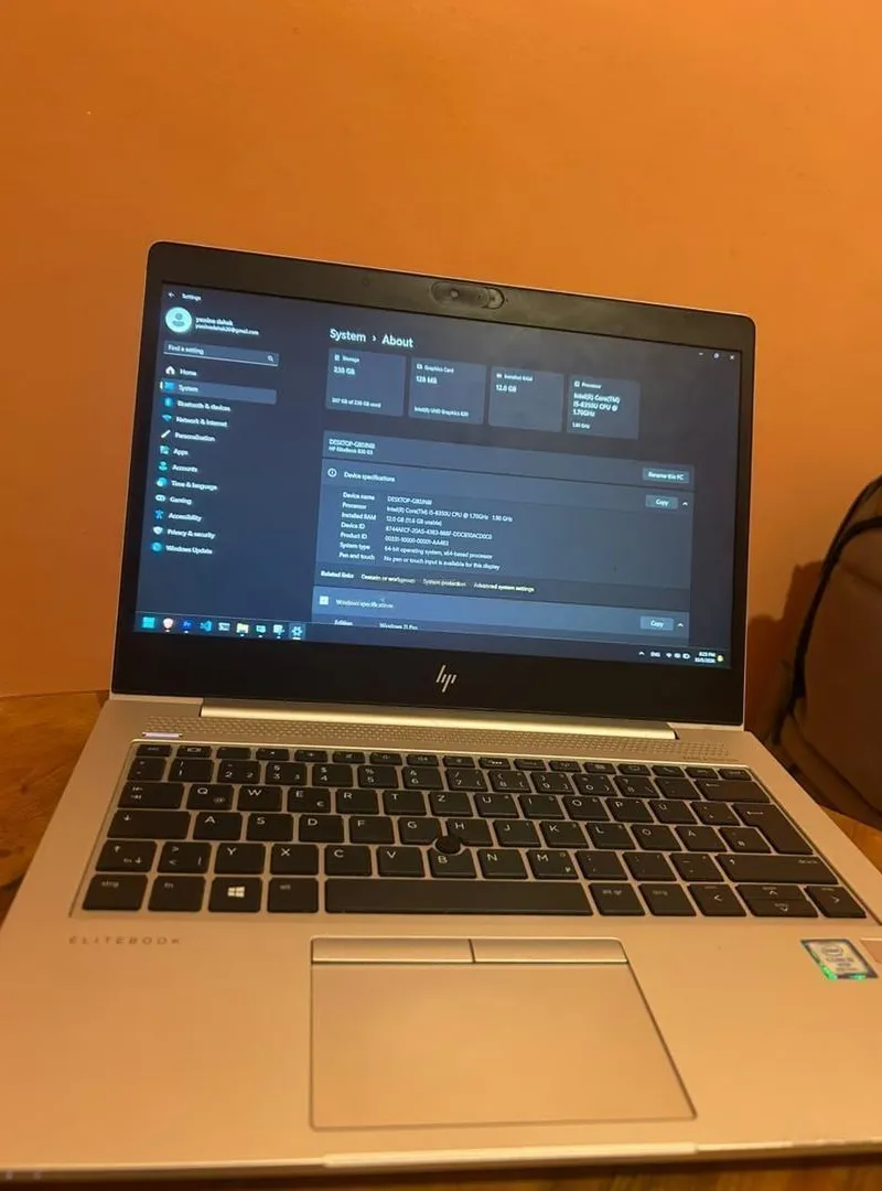 HP EliteBook i5 8ème Gén / 12 RAM / 256 SSD