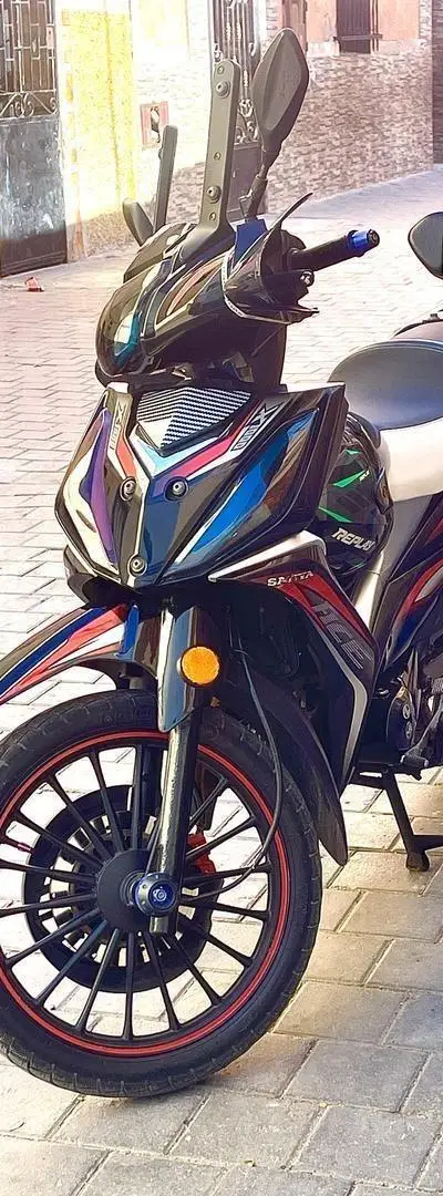 Moto Sanya, propre et en bon état, bienvenue à tous