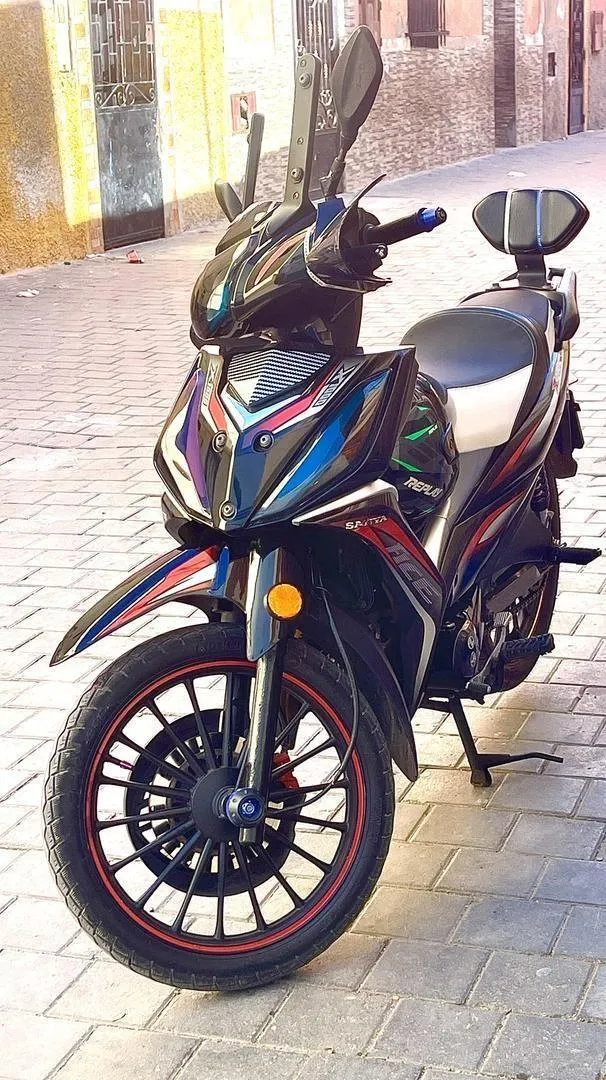 Moto Sanya, propre et en bon état, bienvenue à tous