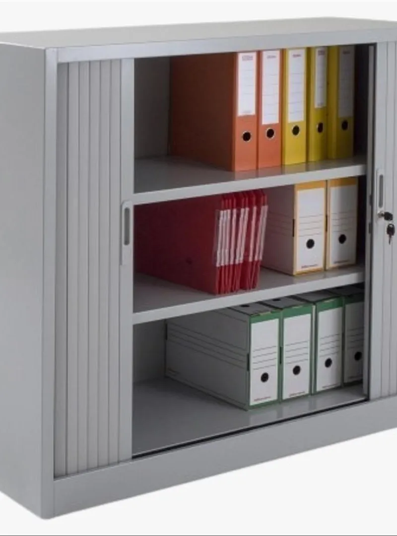 Armoire basse avec serrure