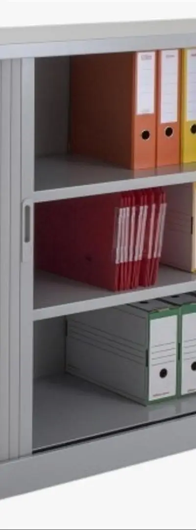 Armoire basse avec serrure