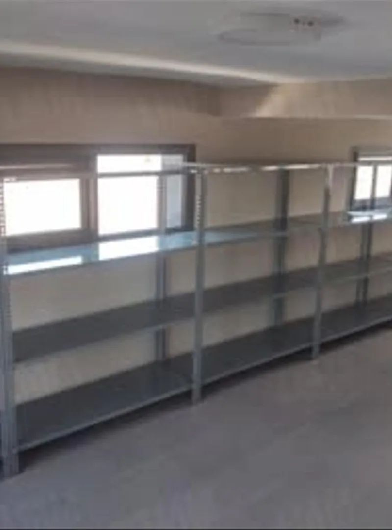 Étagères métalliques robustes pour le stockage – Rayonnage Métallique