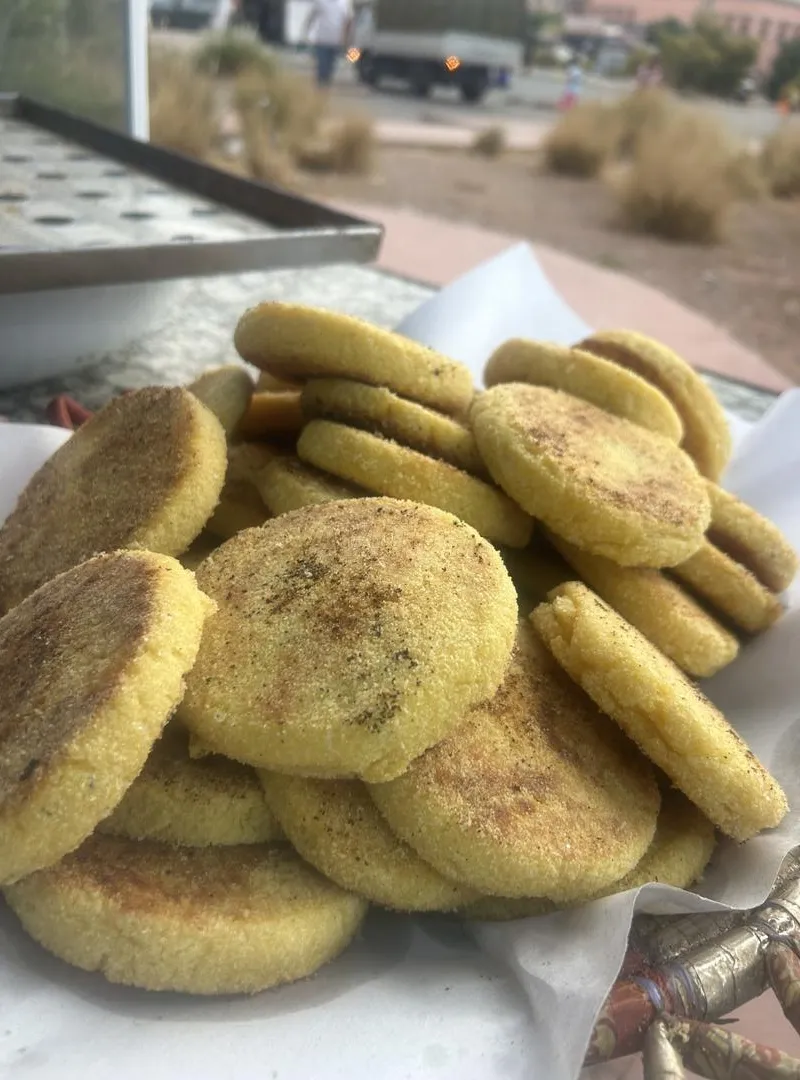 Msemen Harsha à la porte de la maison