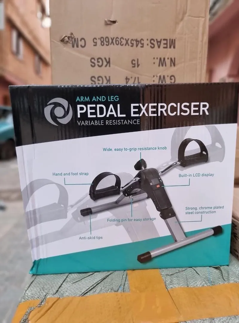 Pédalier pour bras et jambes réglable.