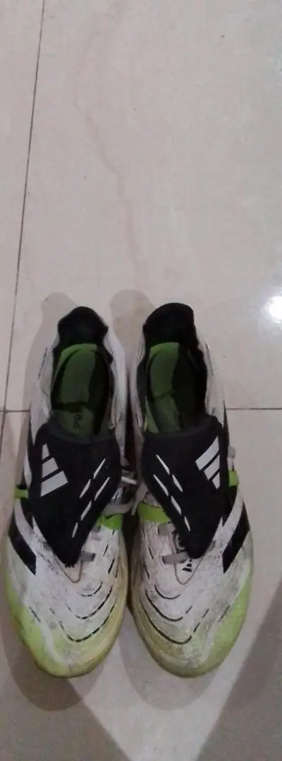 Crampons Adidas originaux taille 39