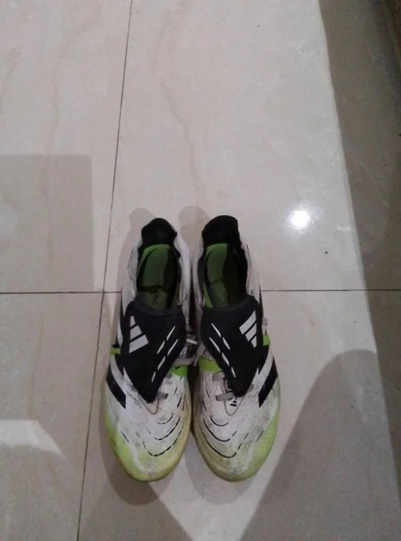 Crampons Adidas originaux taille 39