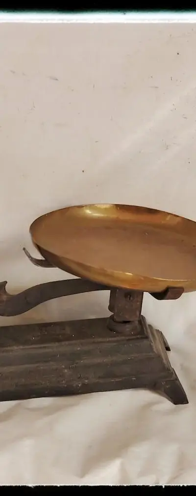 Balance française antique