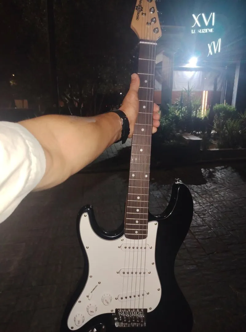 Guitare électrique neuve et bien