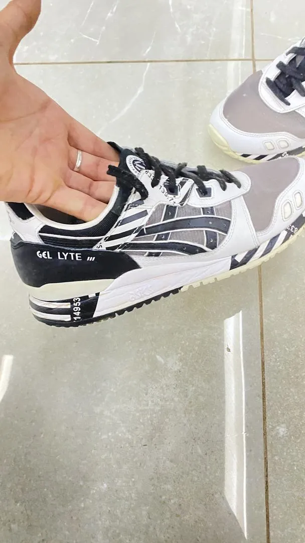 Basket Azics original taille 43