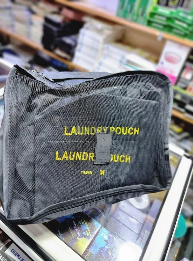 Organisateurs pour sacs de voyage au design pratique et aux couleurs attrayantes.