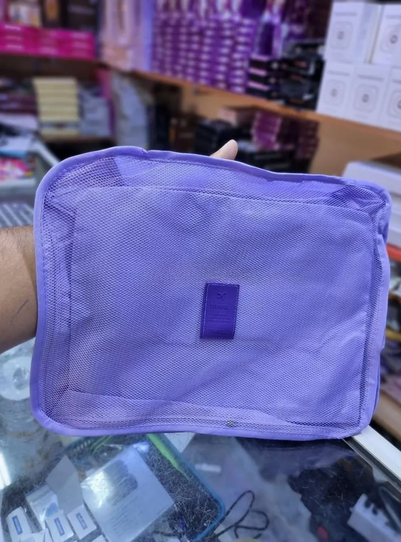 Organisateurs pour valises de voyage au design pratique et aux couleurs attrayantes.