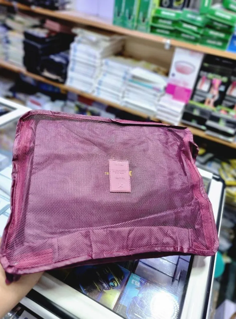 Organisateurs de sacs de voyage au design pratique et élégant.