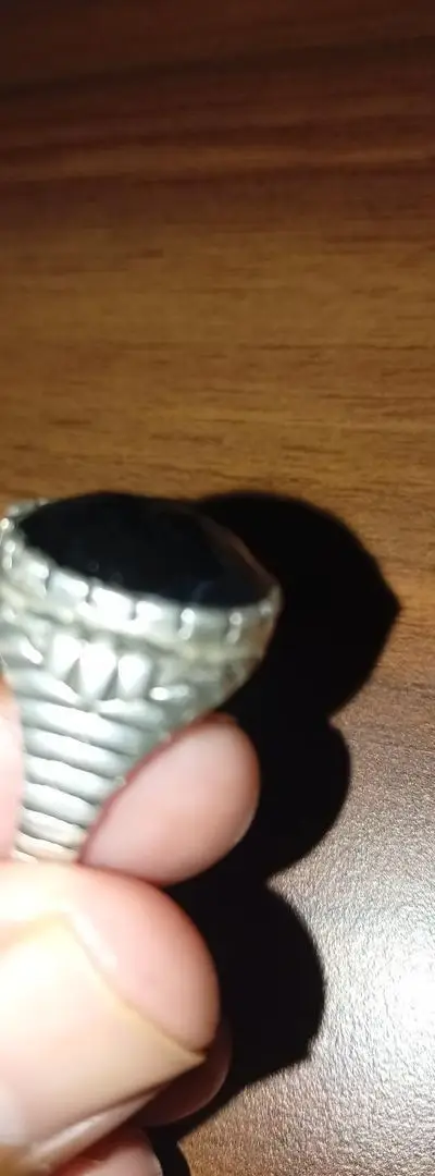 Bague en argent pour hommes, élégante et en bon état