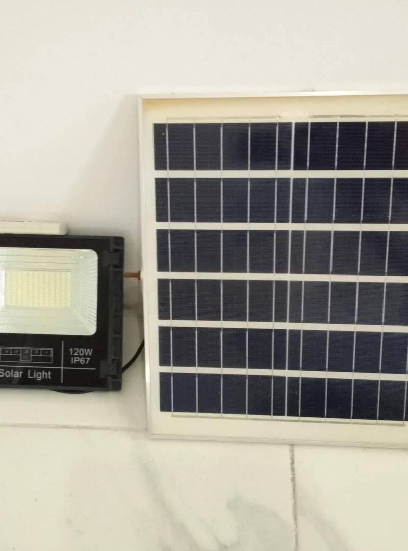 Projecteur Solaire LED 120W HR Light IP67 Étanche