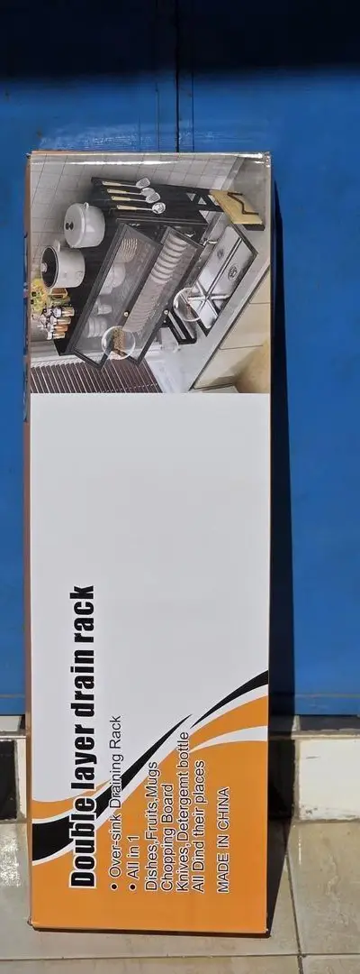 Présentation de nouveaux étagères en excellent état.