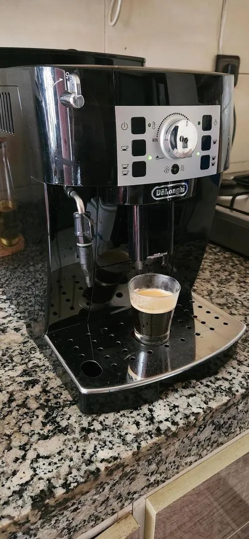 Machine à café Delonghi Magnifica S automatique