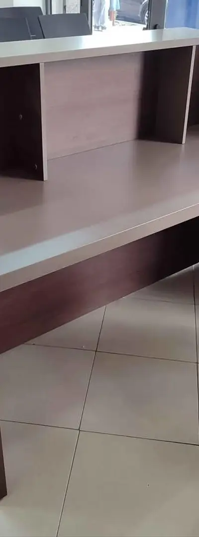 Comptoir d'accueil avec caisson mobilier