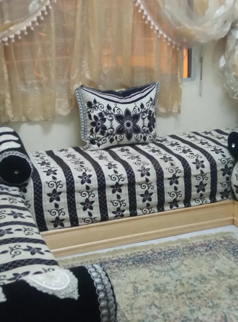 Salon marocain élégant et complet à vendre --- en excellent état