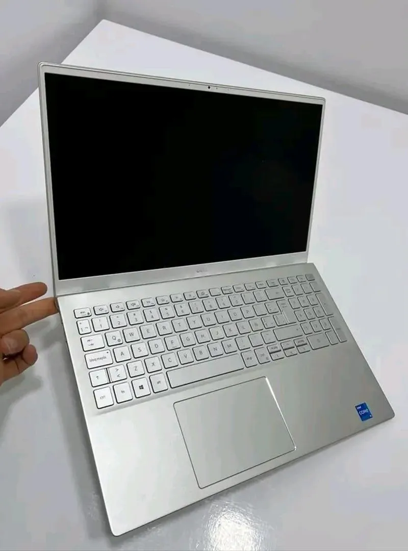 PC Dell i7 11ème génération (vide) lire ci-dessous