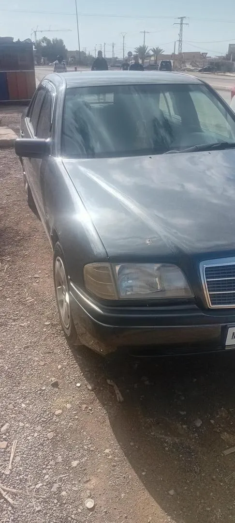 Mercedes C220 pour ceux qui la veulent, contactez-nous