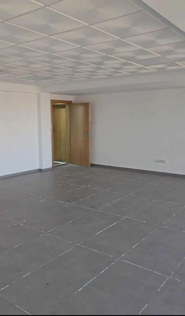 Bureau 61m² Errahma