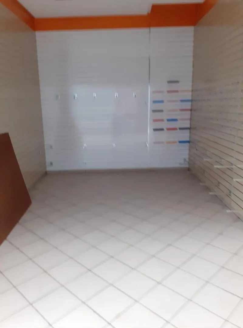 Magasin NEUF à louer 17m² avec soupente