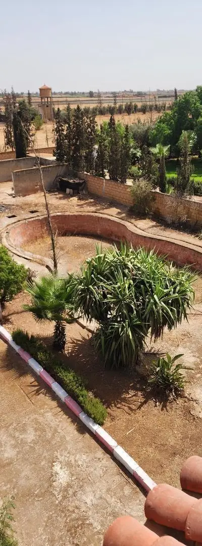 Villa semi-finie sur la route nationale Mediouna