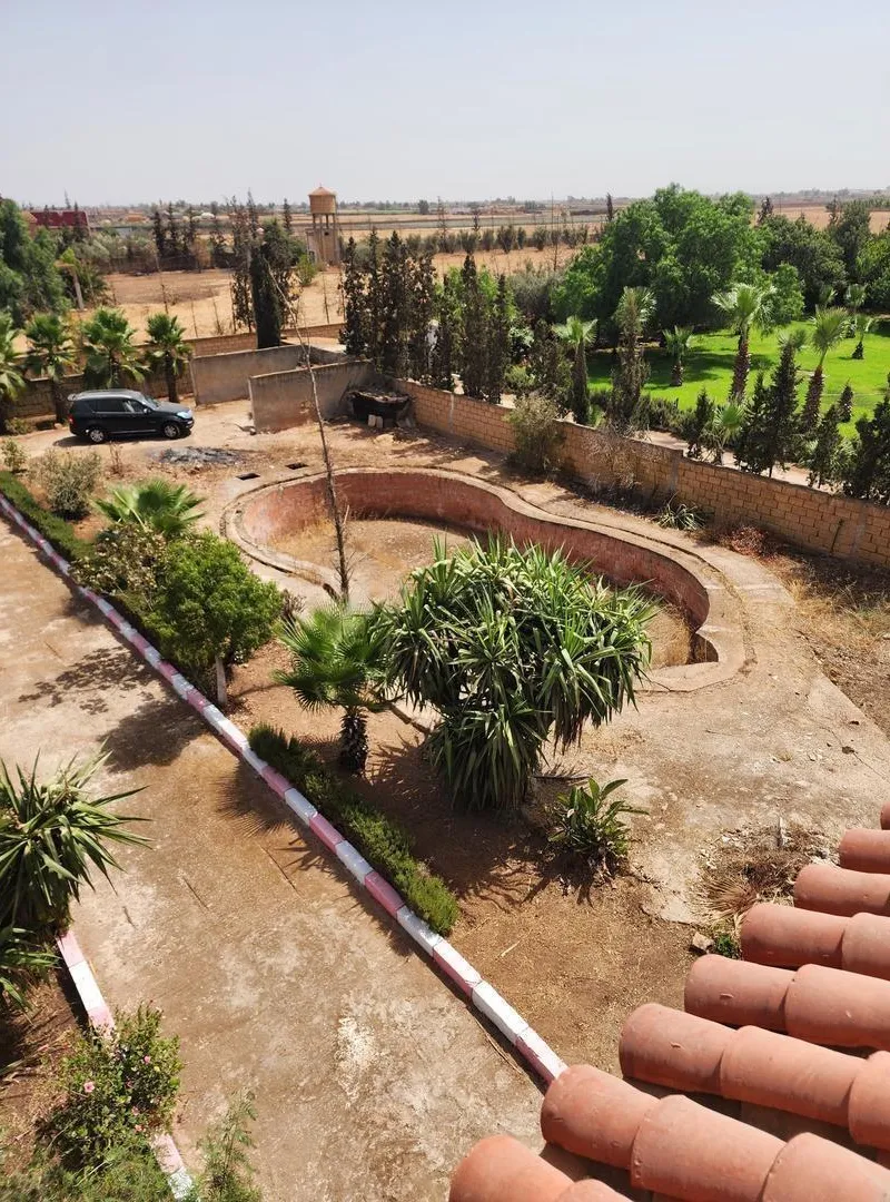 Villa semi-finie sur la route nationale Mediouna