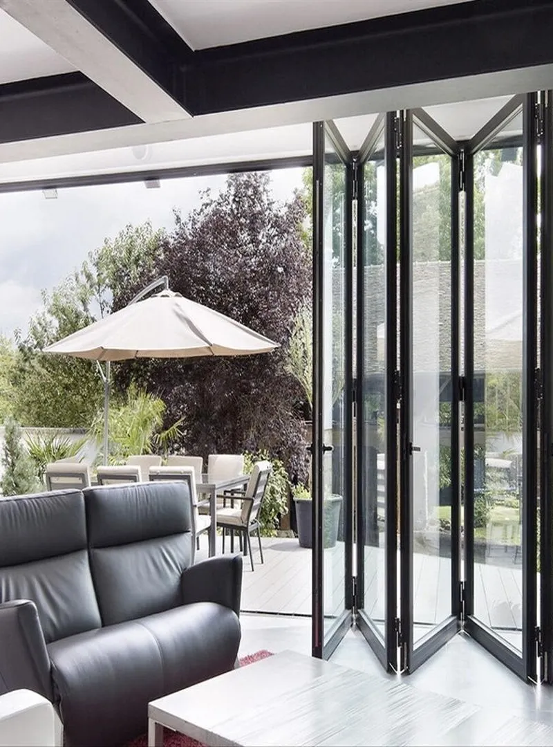 Menuiserie aluminium vitre escalier trempée