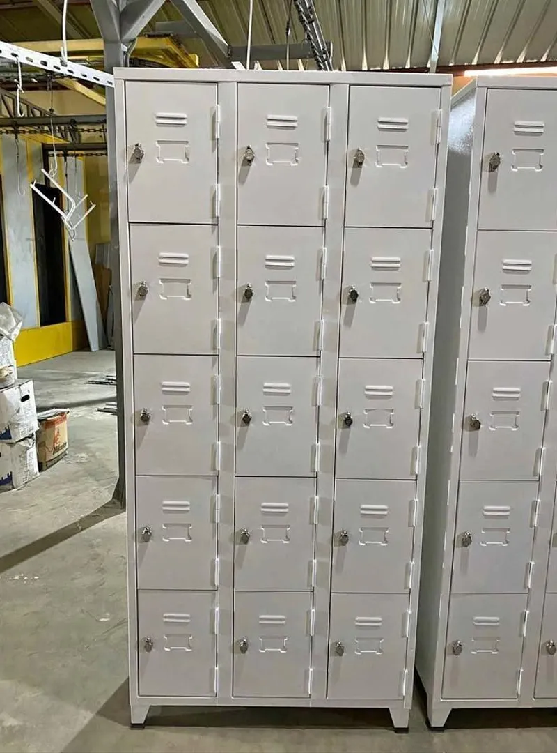 Vestiaires métalliques robustes et pratiques
