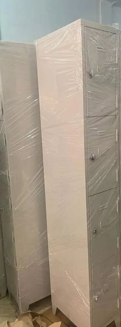 Vestiaire métallique avec portes et casier/khizana