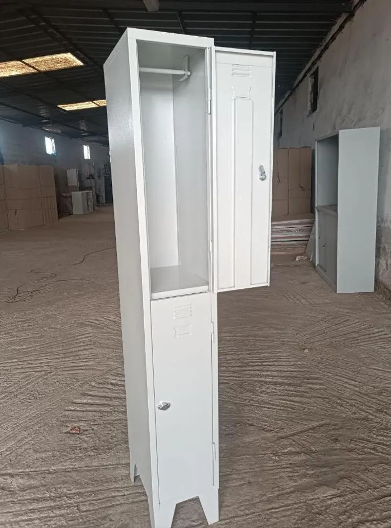 Vestiaire en MétalPlusieurs compartiments