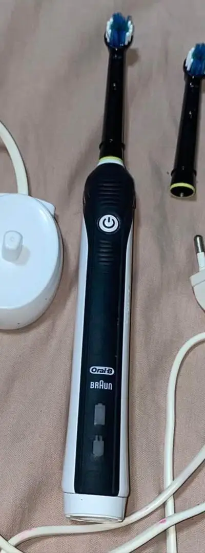 Brosse à dents rechargeable Oral-B فرشاة أسنان