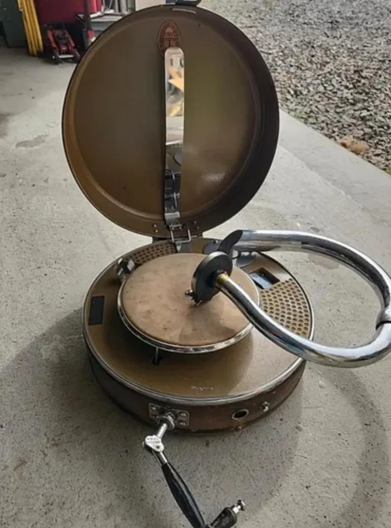 Ancien gramophone ODEON