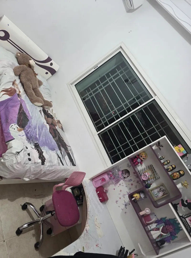 Lit avec matelas et bureau pour enfant fille